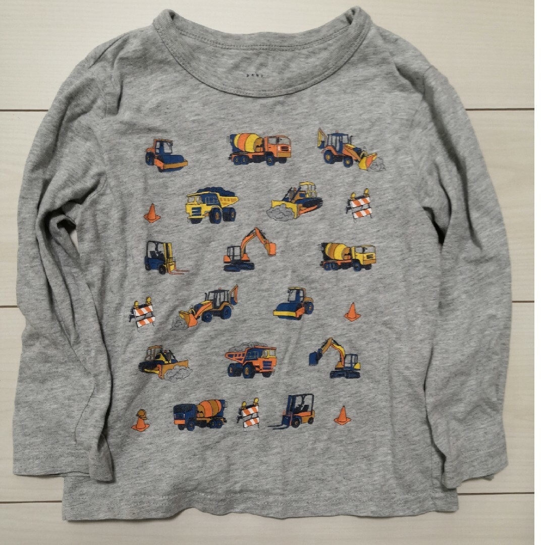 babyGAP(ベビーギャップ)の【masumi様専用】長袖Tシャツ四枚セット キッズ/ベビー/マタニティのキッズ服男の子用(90cm~)(Tシャツ/カットソー)の商品写真