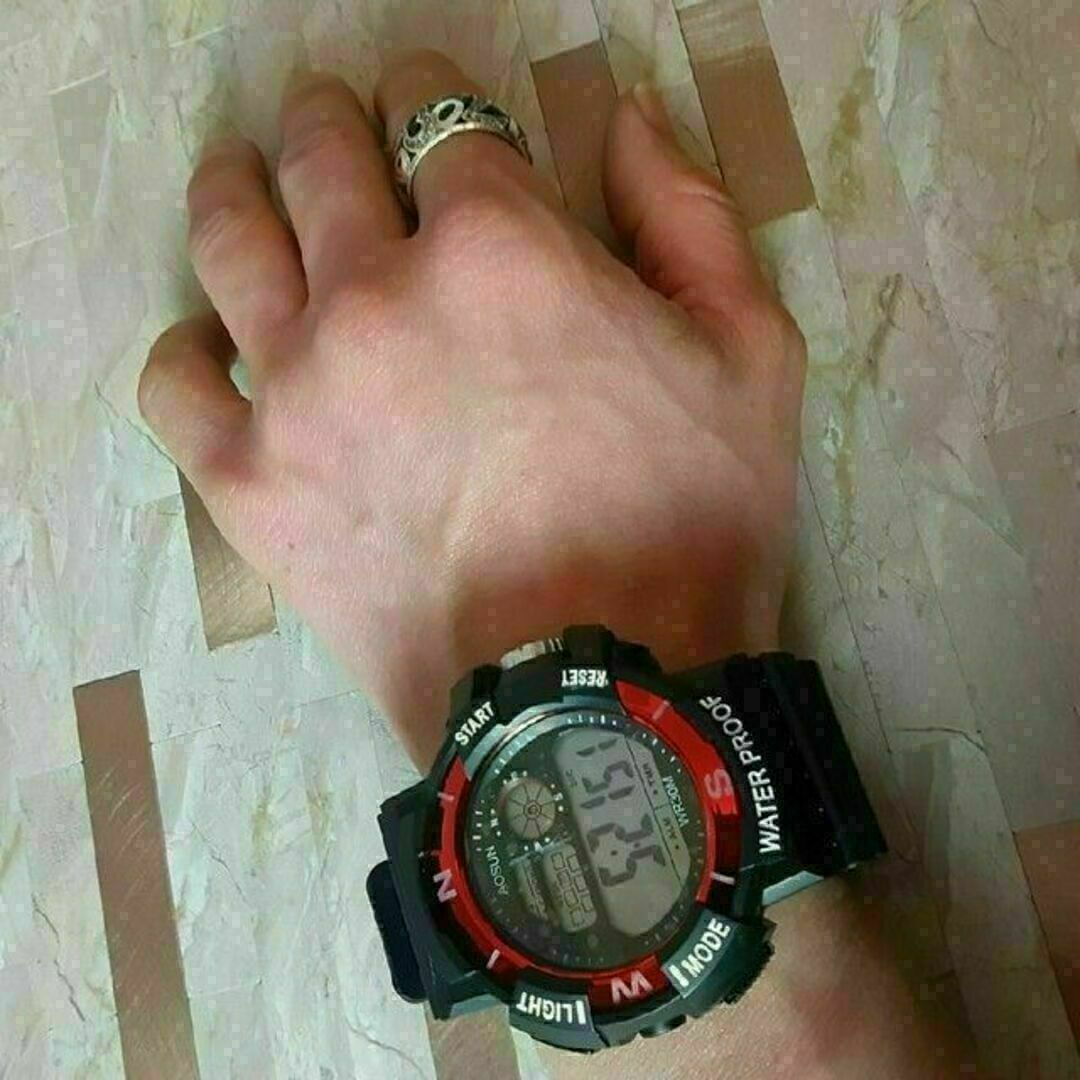 デジタル腕時計多機能 ボーイズ（キッズ）から大人まで 黒×赤 メンズの時計(腕時計(デジタル))の商品写真