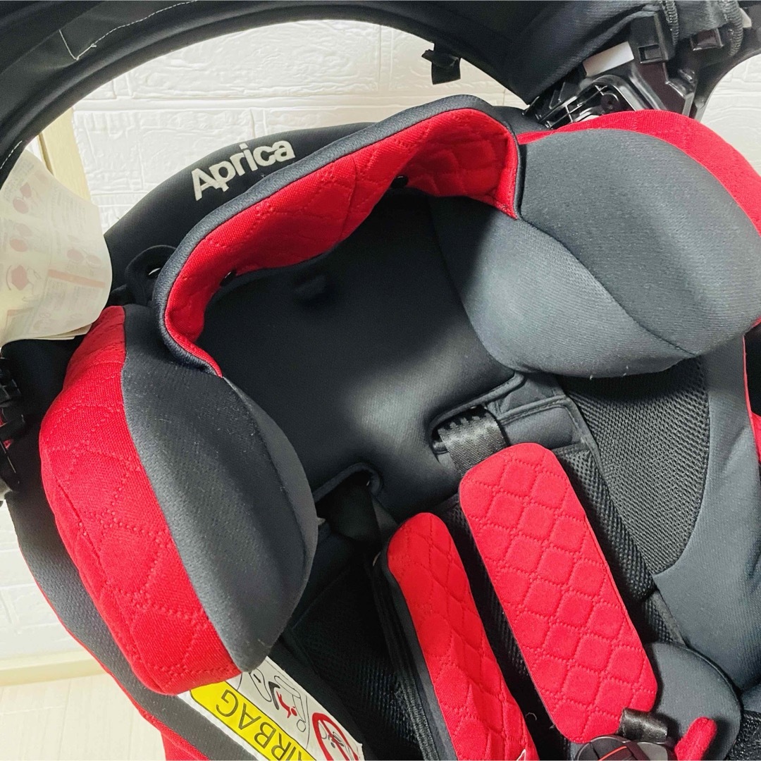 Aprica(アップリカ)の【美品】アップリカ フラディアグロウisofix チャイルドシート レッド キッズ/ベビー/マタニティの外出/移動用品(自動車用チャイルドシート本体)の商品写真