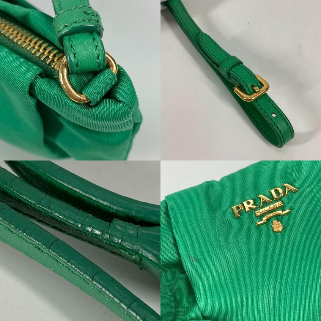 PRADA(プラダ)のプラダ PRADA ロゴ ポーチ メイクポーチ 化粧ポーチ ストラップ付 クラッチバッグ ナイロン グリーン レディースのバッグ(クラッチバッグ)の商品写真