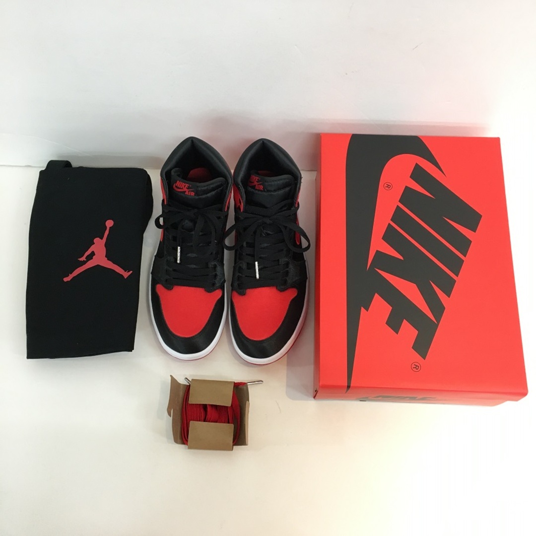 NIKE(ナイキ)のNIKE WMNS AIR JORDAN 1 RETRO HIGH OG SATIN BRED ナイキ ウィメンズ エア ジョーダン 1 レトロ ハイ オージー サテンブレッド【7213-004】 メンズの靴/シューズ(スニーカー)の商品写真