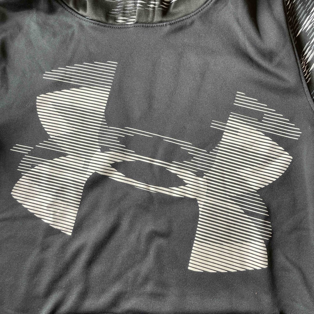 UNDER ARMOUR(アンダーアーマー)のアンダーアーマー　ジュニアパーカー　150 キッズ/ベビー/マタニティのキッズ服男の子用(90cm~)(Tシャツ/カットソー)の商品写真