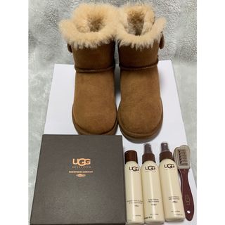 アグオーストラリア(UGG AUSTRALIA)の本物のUGGボタンブーツ24cmとUGGクリーニングキット。 (ブーツ)