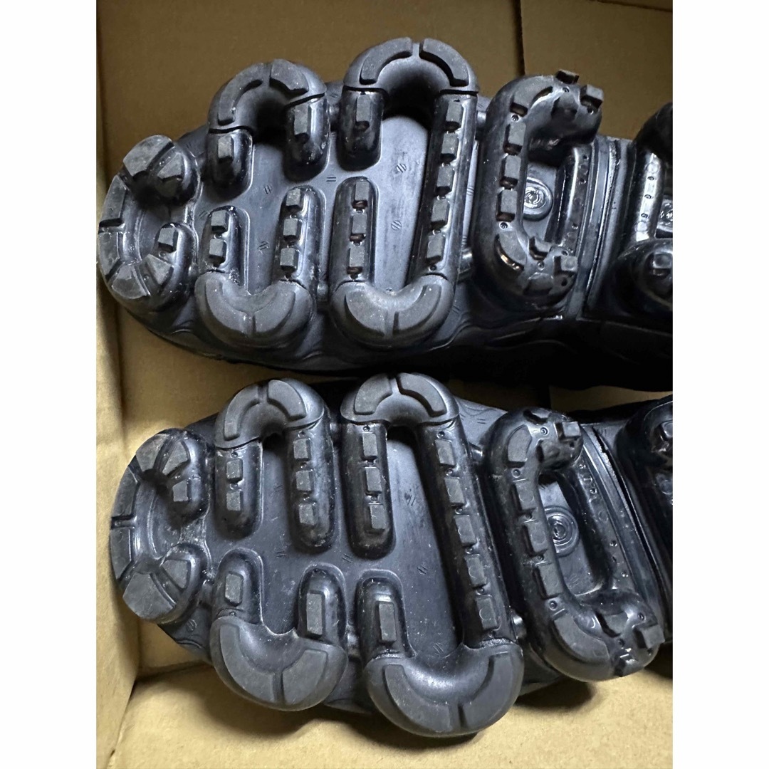 NIKE(ナイキ)のNIKE AIR VAPORMAX PLUS TRIPLE BLACK US9 メンズの靴/シューズ(スニーカー)の商品写真