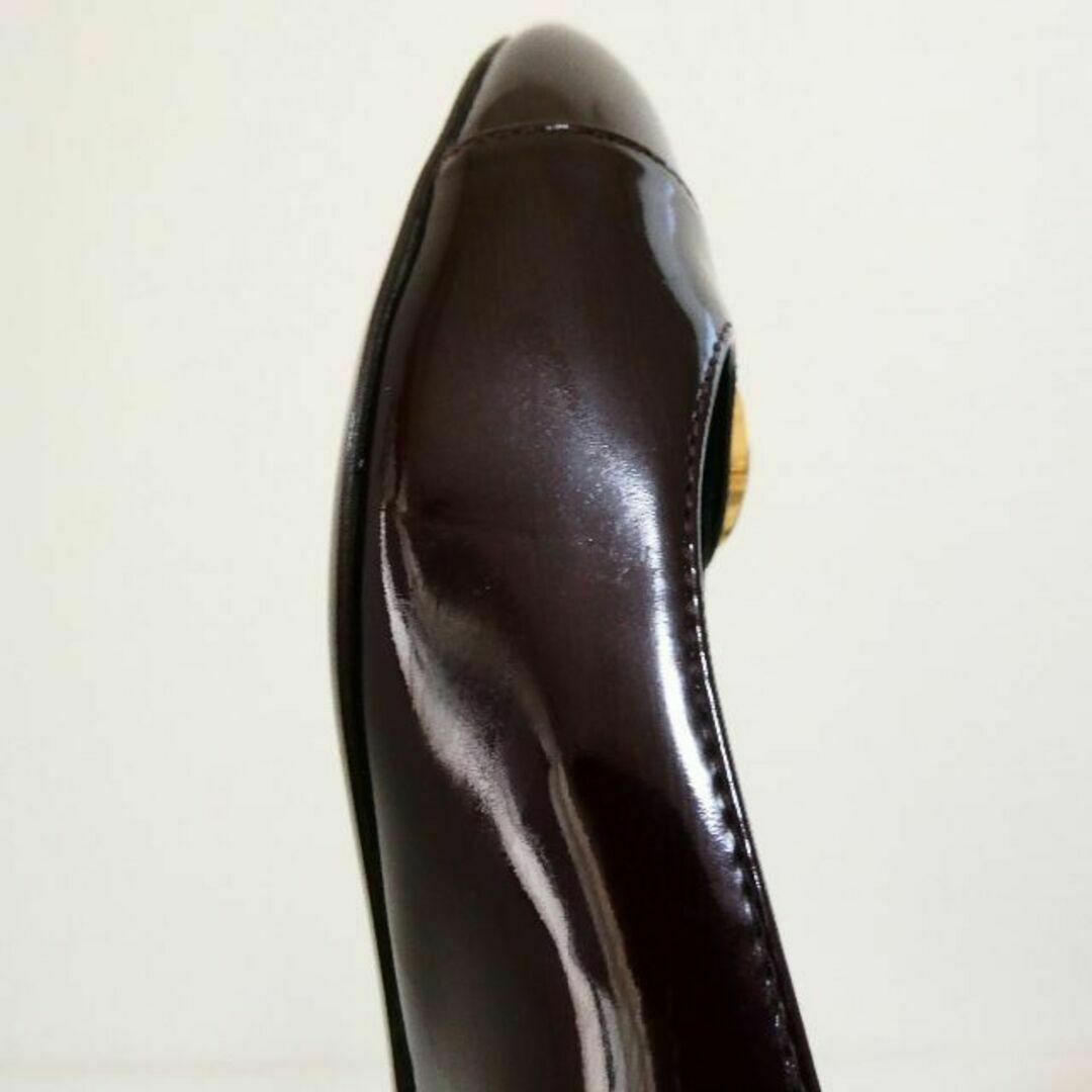 LOUIS VUITTON(ルイヴィトン)の美品 LOUIS VUITTON エナメル ラウンドトゥ フラットパンプス レディースの靴/シューズ(バレエシューズ)の商品写真