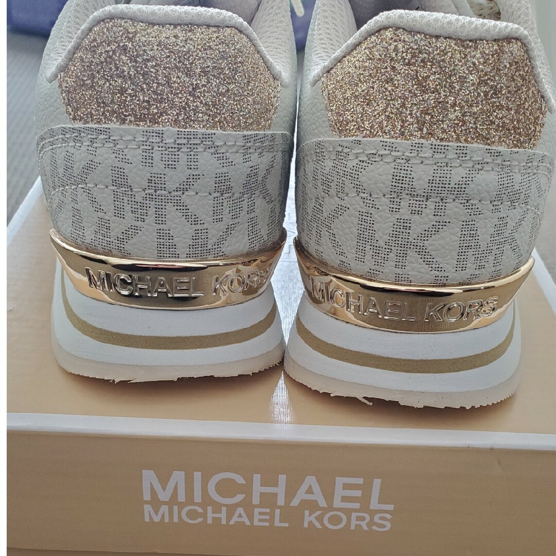 Michael Kors(マイケルコース)のMICHAEL KORSスニーカーキッズ キッズ/ベビー/マタニティのキッズ靴/シューズ(15cm~)(スニーカー)の商品写真