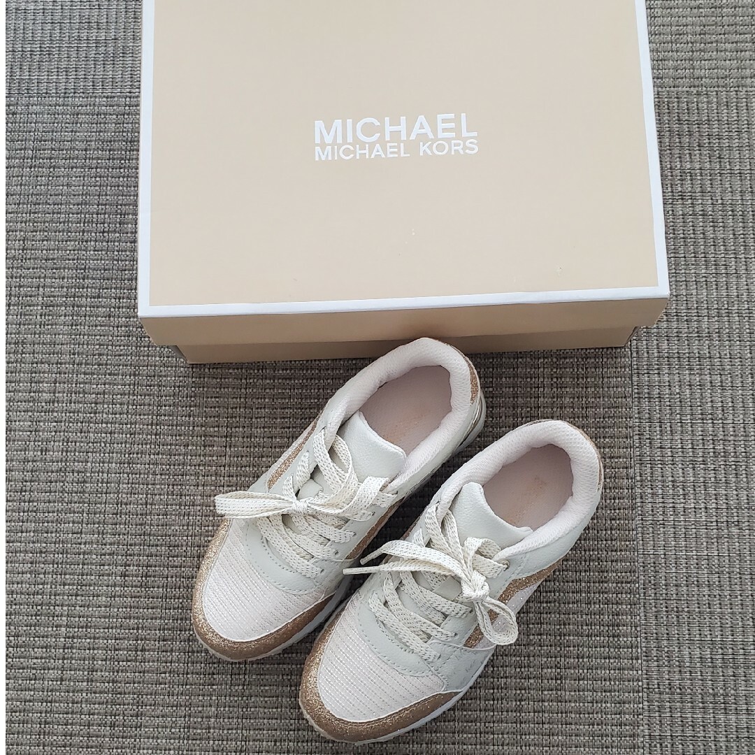 Michael Kors(マイケルコース)のMICHAEL KORSスニーカーキッズ キッズ/ベビー/マタニティのキッズ靴/シューズ(15cm~)(スニーカー)の商品写真