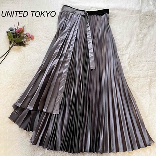 ユナイテッドトウキョウ(UNITED TOKYO)のunited tokyo ヘビーサテンプリーツスカート　シルバー　サイズ2(ロングスカート)