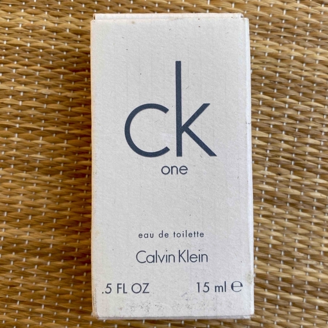 ck Calvin Klein(シーケーカルバンクライン)の香水　カルバンクライン　シーケーワンオードトワレ　15ml コスメ/美容の香水(ユニセックス)の商品写真