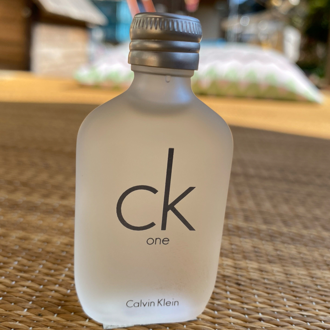 ck Calvin Klein(シーケーカルバンクライン)の香水　カルバンクライン　シーケーワンオードトワレ　15ml コスメ/美容の香水(ユニセックス)の商品写真