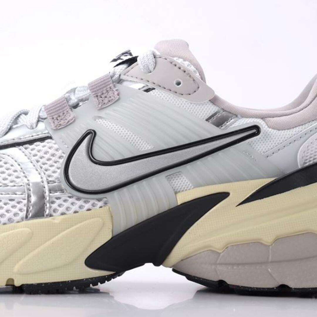 NIKE - NIKE ナイキ W V2K RUN ラン FD0736 100 レディース NIKE - NIKE ナイキ W V2K RUN ラン FD0736 100 レディース