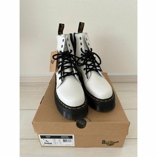 ドクターマーチン(Dr.Martens)のyuu様専用ドクターマーチン JADON 8ホールブーツ ホワイト 23.5cm(ローファー/革靴)