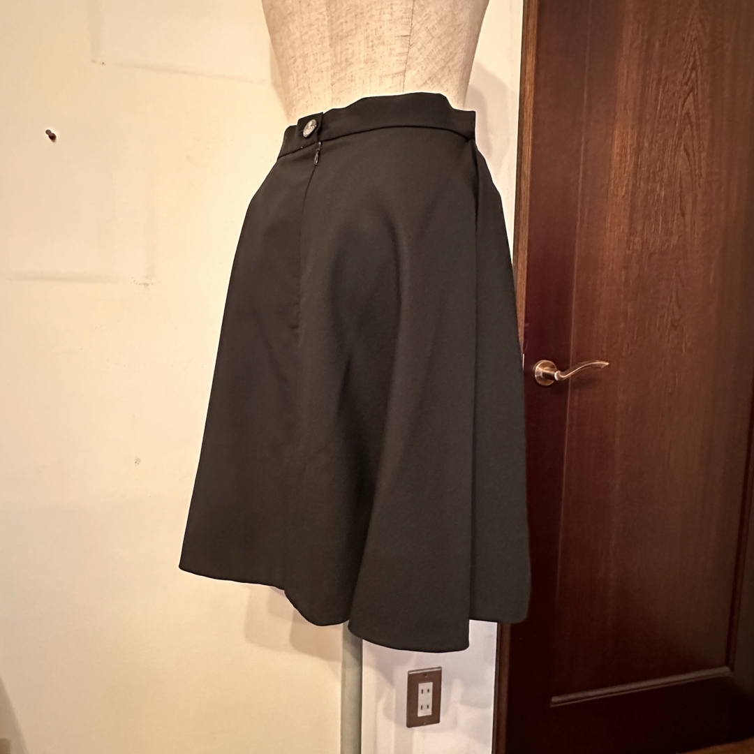 Vivienne Westwood(ヴィヴィアンウエストウッド)のvivienne westwoodフレアースカート　ブラック レディースのスカート(ひざ丈スカート)の商品写真