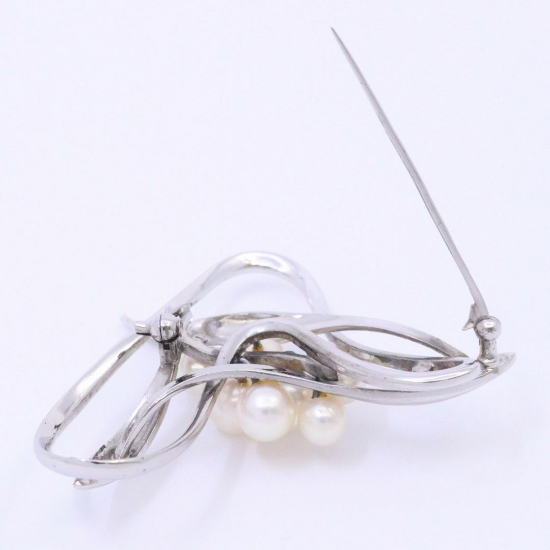 MIKIMOTO(ミキモト)のMIKIMOTO ミキモト リーフモチーフ ブローチ シルバー/パール7粒 レディースのアクセサリー(ブローチ/コサージュ)の商品写真