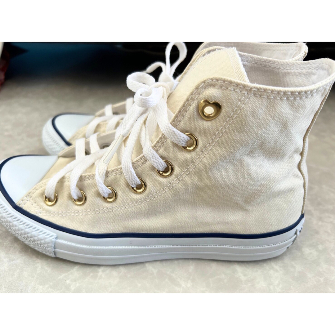 ALL STAR（CONVERSE）(オールスター)のコンバース　オールスター　2017年限定　モデル　ハートパッチ　ハイカット　美品 レディースの靴/シューズ(スニーカー)の商品写真