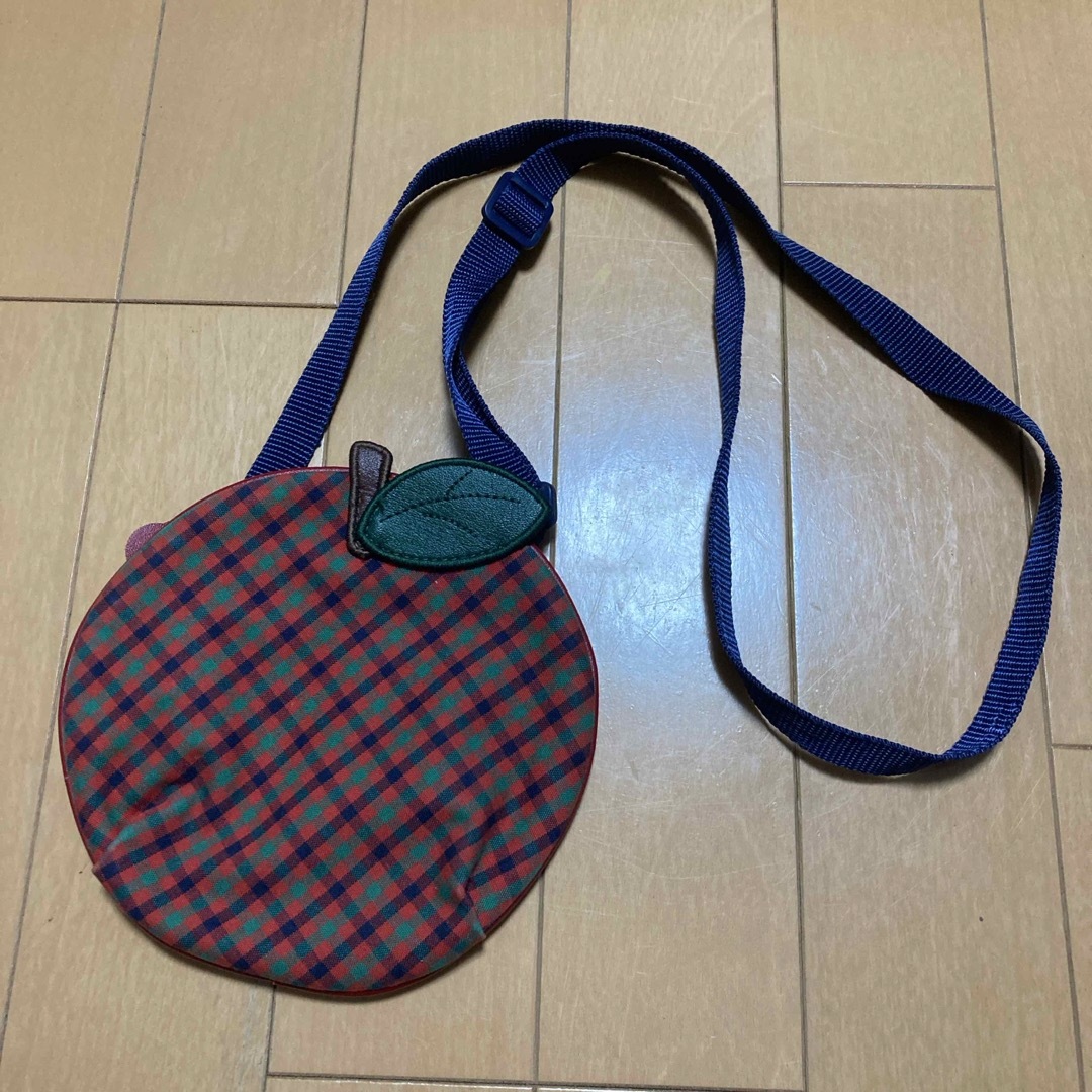 familiar - ファミリア、りんご型ポーチの通販 by ニックネーム familiar - ファミリア、りんご型ポーチの通販 by ニックネーム