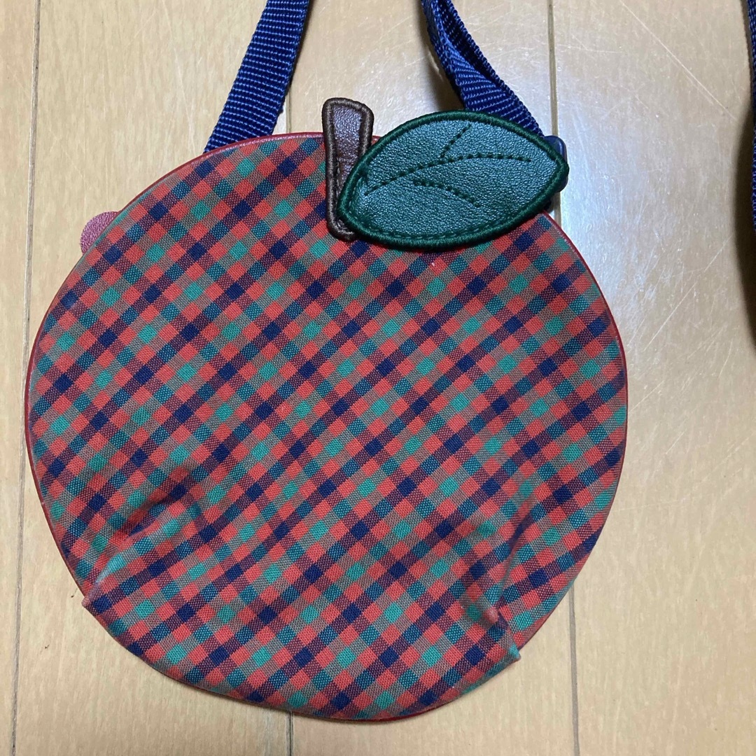 familiar - ファミリア、りんご型ポーチの通販 by ニックネーム familiar - ファミリア、りんご型ポーチの通販 by ニックネーム