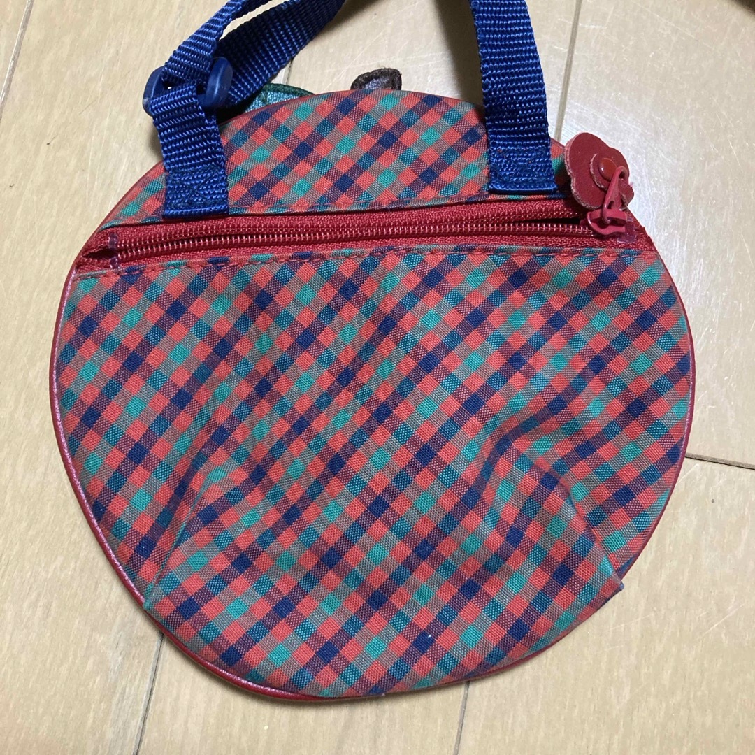 familiar - ファミリア、りんご型ポーチの通販 by ニックネーム familiar - ファミリア、りんご型ポーチの通販 by ニックネーム