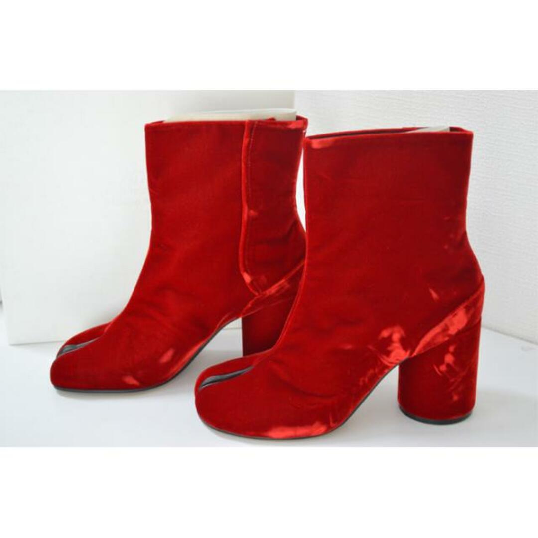 【アウトレット】 Maison Margiela メゾン マルジェラ Velvet Ankle Tabi Boot S39WU0099 S48433 309 ベルベット  足袋ブーツ 売れ筋 人気 NKN  レッド 39.5 レディースの靴/シューズ(ブーツ)の商品写真