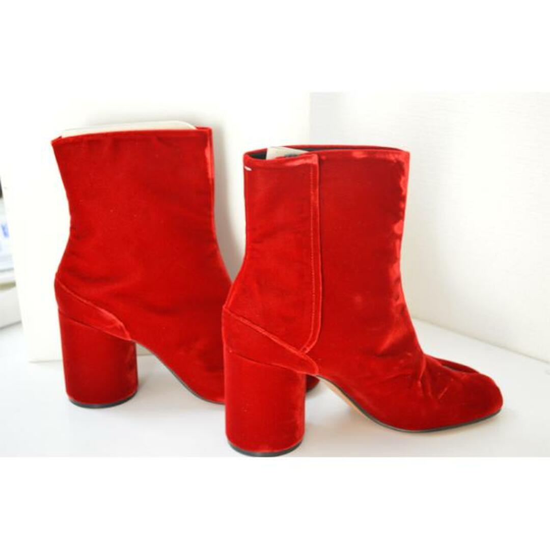 【アウトレット】 Maison Margiela メゾン マルジェラ Velvet Ankle Tabi Boot S39WU0099 S48433 309 ベルベット  足袋ブーツ 売れ筋 人気 NKN  レッド レディースの靴/シューズ(ブーツ)の商品写真