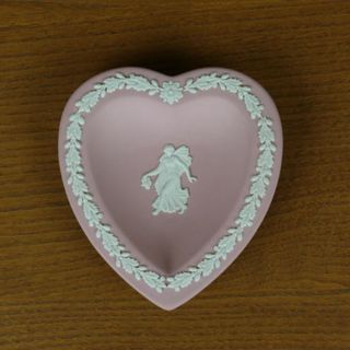 ウェッジウッド(WEDGWOOD)のウェッジウッド　ジャスパー　ピンク　ハートトレイ　ピンディッシュ　イギリス(小物入れ)