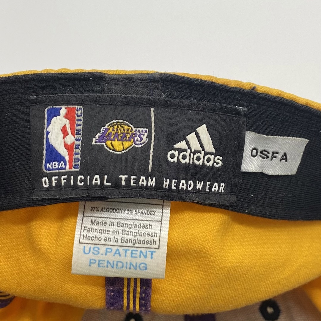 adidas(アディダス)のヴィンテージ　adidas　NBA　レイカーズ　刺繍ロゴ　ベースボールキャップ メンズの帽子(キャップ)の商品写真