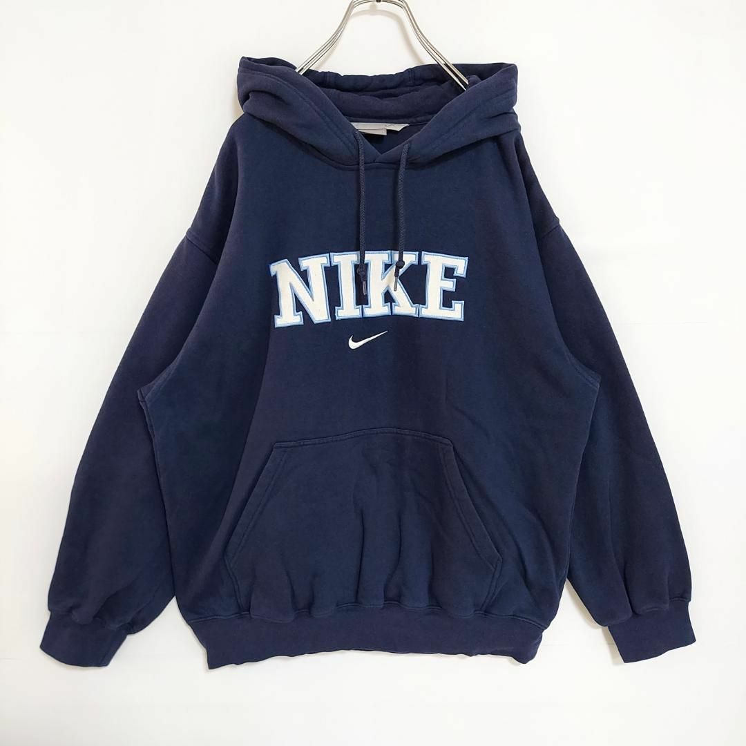 NIKE(ナイキ)のナイキ NIKE ビッグロゴ刺繍 パーカー センタースウッシュ 最高 紺 白 メンズのトップス(パーカー)の商品写真