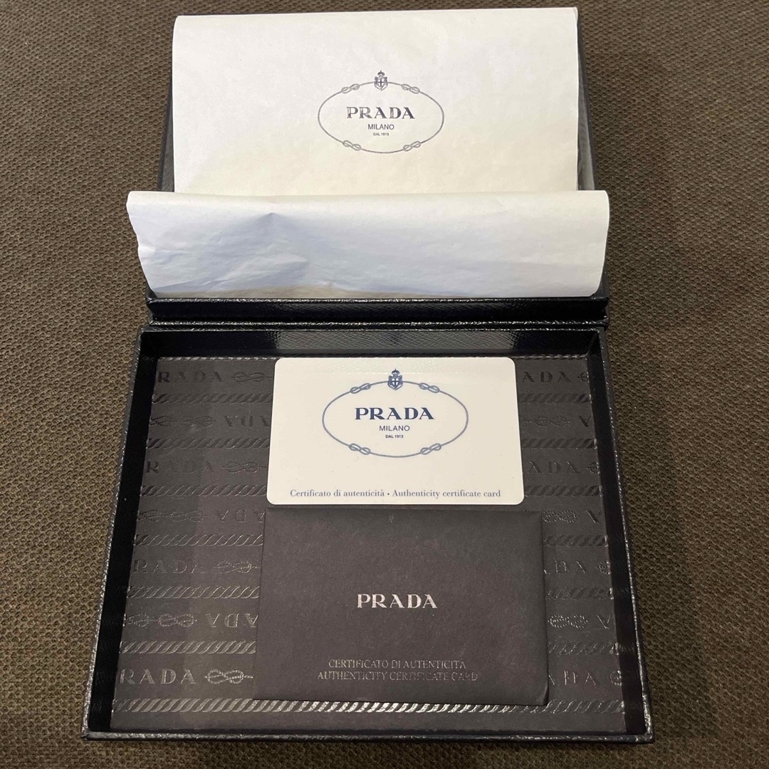 PRADA(プラダ)の【aloha様専用】PRADA レディース二つ折り財布 レディースのファッション小物(財布)の商品写真