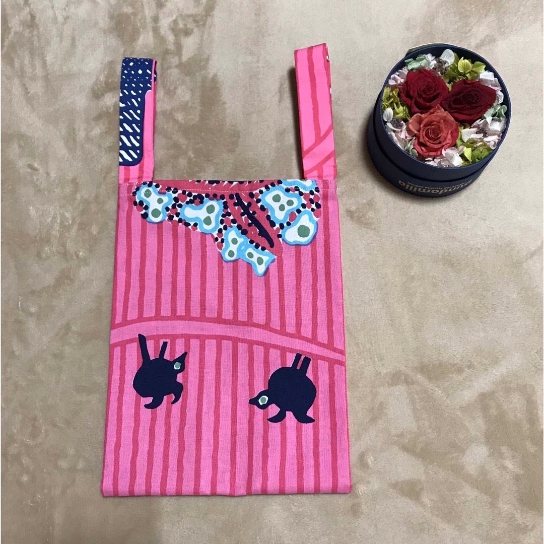 marimekko(マリメッコ)の【専用】マリメッコ    生地　ハンドメイド　モッキ　サイコロポーチ ハンドメイドのファッション小物(ポーチ)の商品写真