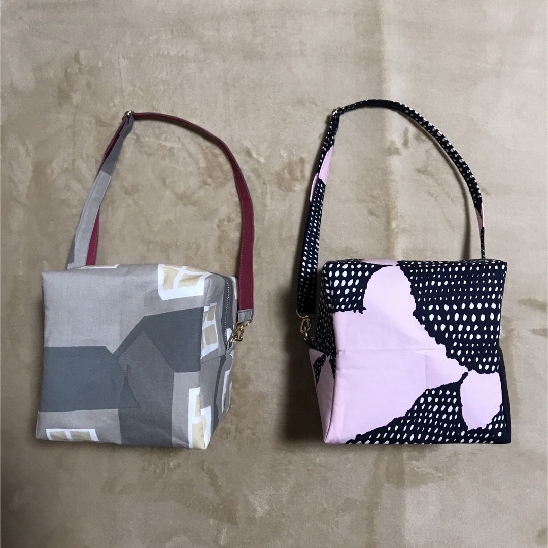 marimekko(マリメッコ)の【専用】マリメッコ    生地　ハンドメイド　モッキ　サイコロポーチ ハンドメイドのファッション小物(ポーチ)の商品写真