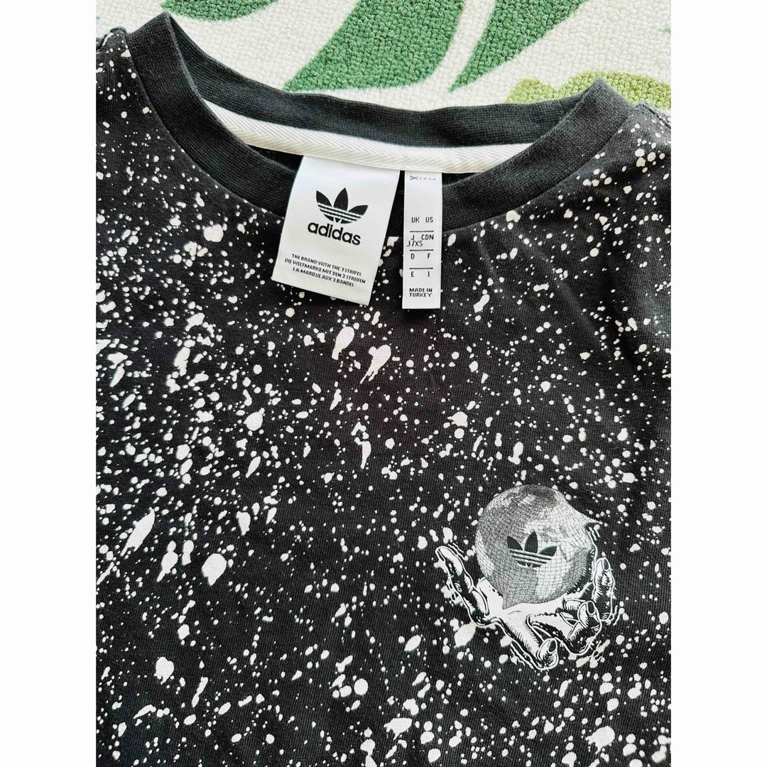 adidas(アディダス)のadidas ユニバースTシャツ[UNIVERSE AOP TEE]オリジナル メンズのトップス(Tシャツ/カットソー(半袖/袖なし))の商品写真