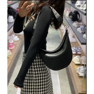 ロエベ(LOEWE)の【新品】Loewe Luna bag ルナ　バッグ　ミディアム　ブラック(ショルダーバッグ)