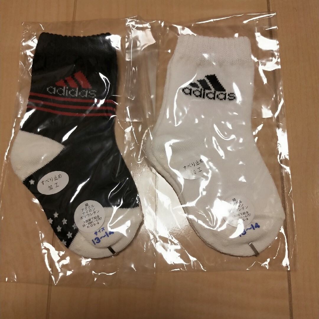 adidas(アディダス)の新品未開封☆adidas　くつ下13〜14cm　2足セット キッズ/ベビー/マタニティのこども用ファッション小物(靴下/タイツ)の商品写真