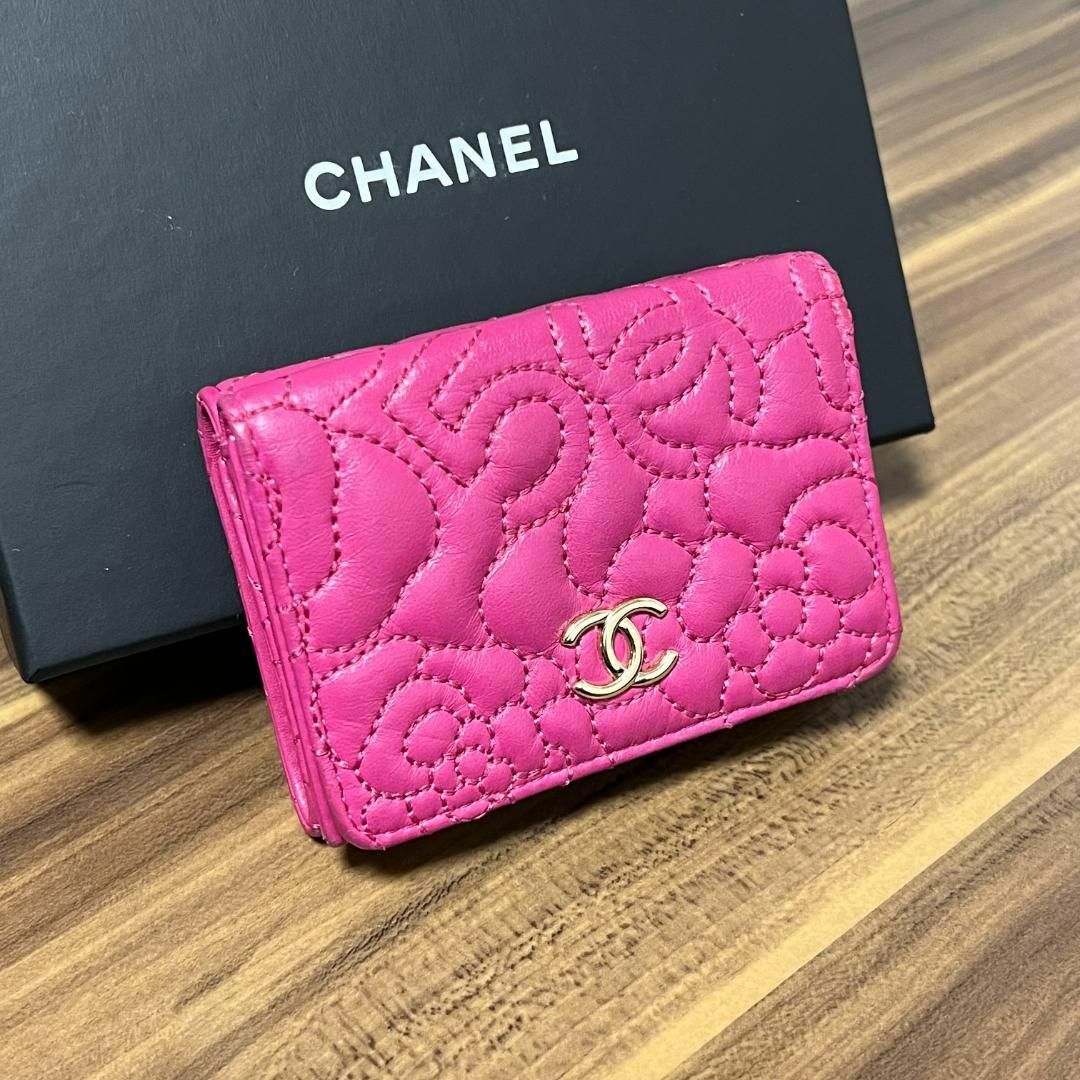 CHANEL(シャネル)の⭐️美品 26番台⭐️シャネル 財布 ミニ財布 カメリア NO5 ピンク レディースのファッション小物(財布)の商品写真