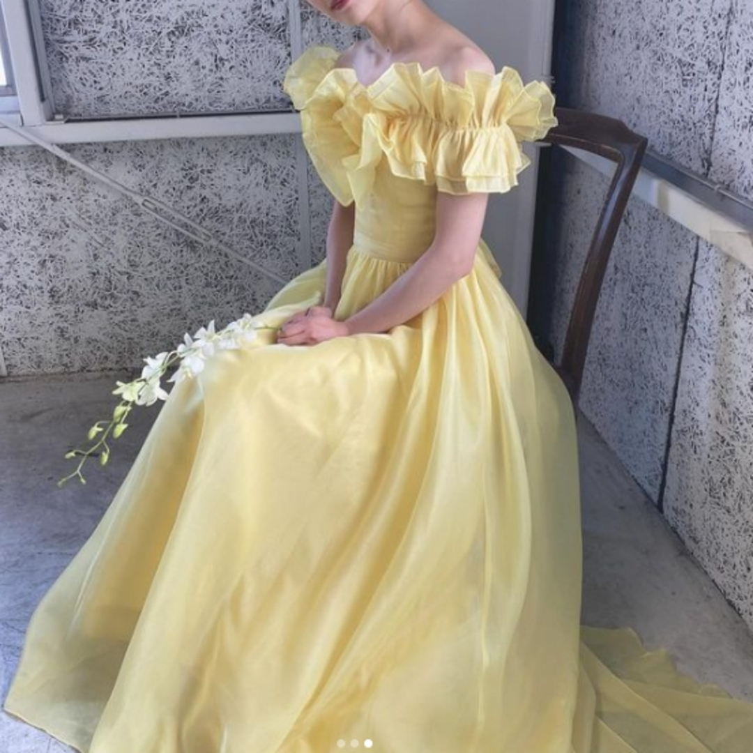 カラードレス イエロー オフショルダー 胸元フリル 可愛い 花嫁 カラードレス イエロー オフショルダー 胸元フリル 可愛い 花嫁