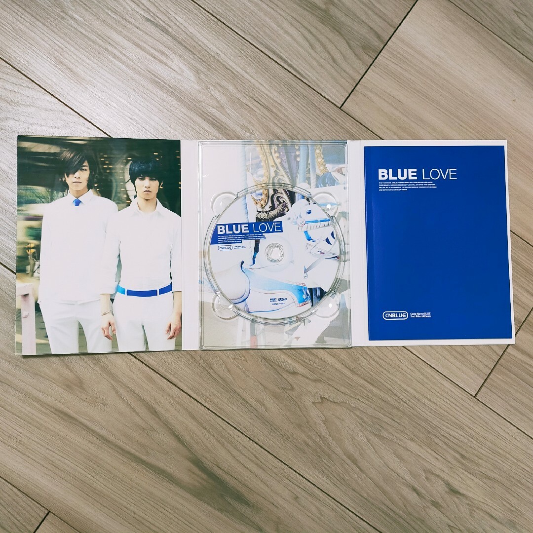CNBLUE(シーエヌブルー)の【韓国版CD】CNBLUE シーエヌブルー BLUELOVE ブルーラブ エンタメ/ホビーのCD(K-POP/アジア)の商品写真