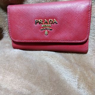 プラダ(PRADA)のプラダ　PRADA  キーケース　レッド　ゴールド金具(キーケース)