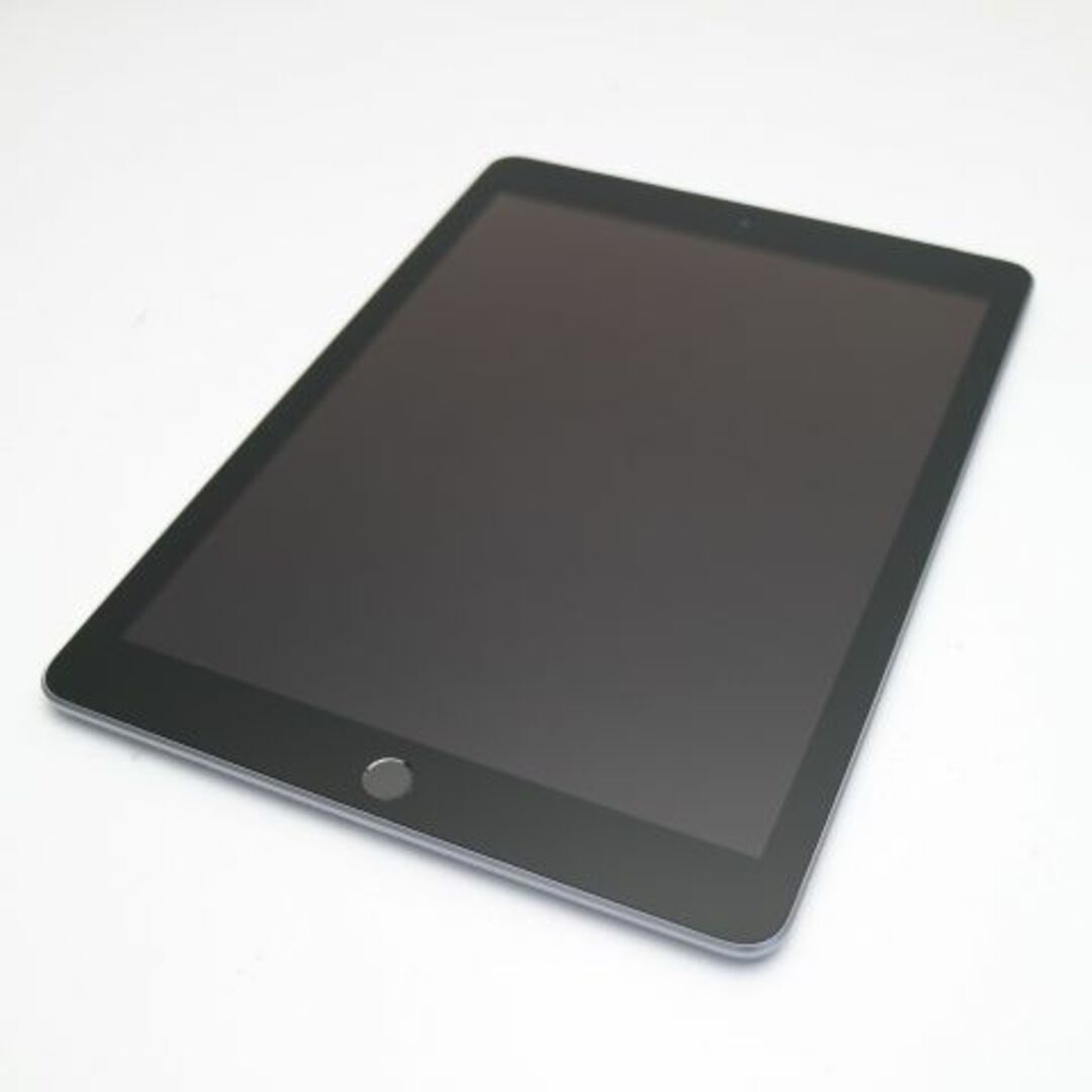 Apple(アップル)の超美品 SIMフリー iPad 第6世代 32GB グレイ  スマホ/家電/カメラのPC/タブレット(タブレット)の商品写真