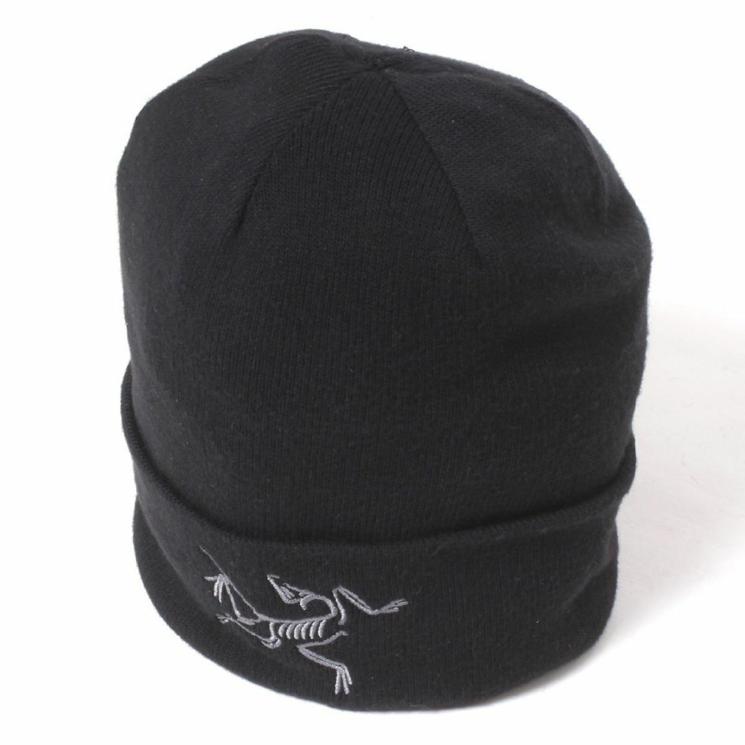 ARC'TERYX(アークテリクス)のARC'TERYX エンブロイダード バード トーク ニットキャップ Black メンズの帽子(ニット帽/ビーニー)の商品写真
