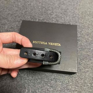 ボッテガヴェネタ(Bottega Veneta)の値下げしました！美品　ボッテガヴェネタ　レザーブレスレット　ブラック　(ブレスレット)