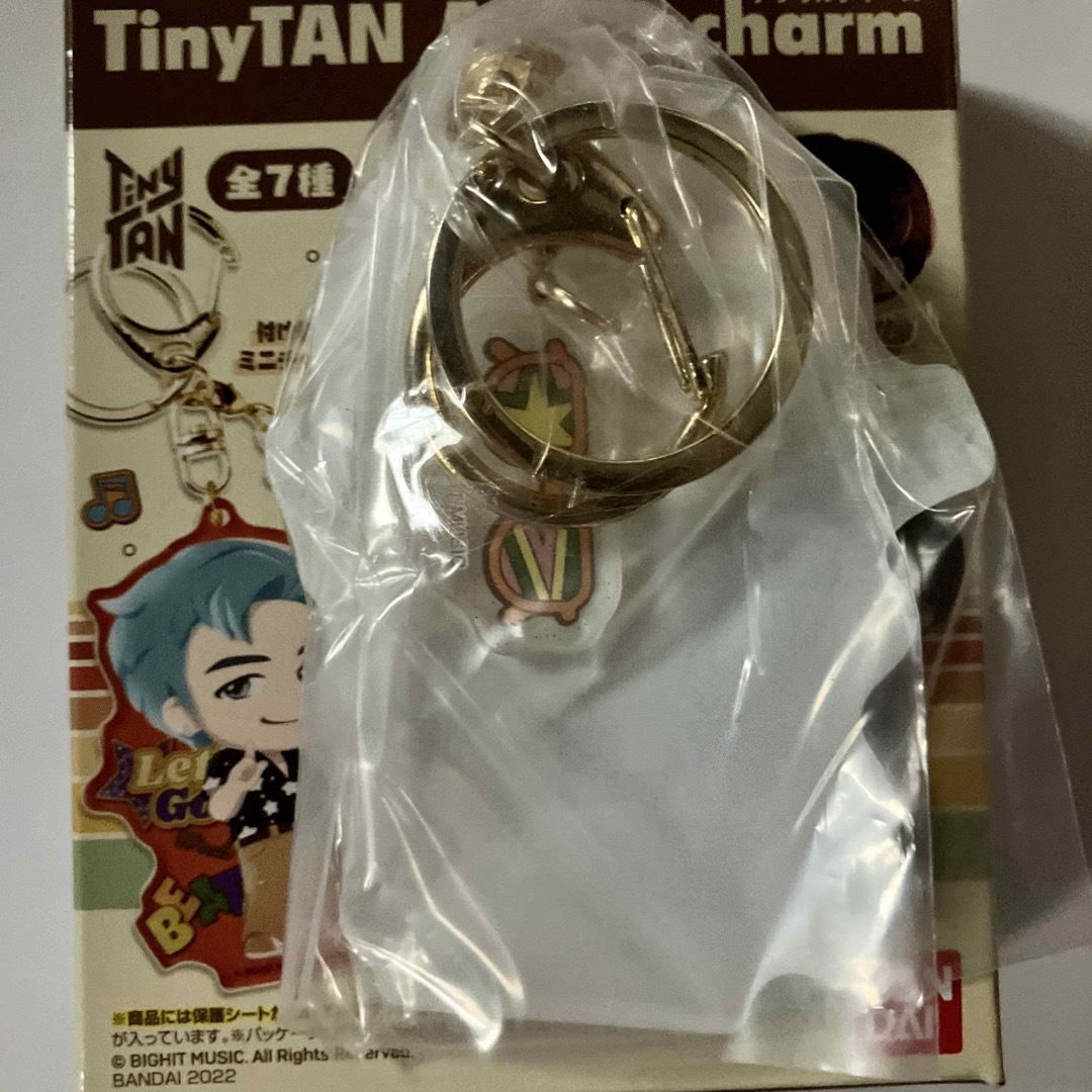 防弾少年団(BTS)(ボウダンショウネンダン)の新品 箱入り TinyTANアクリルチャームキーホルダー BTS タイニータン エンタメ/ホビーのタレントグッズ(アイドルグッズ)の商品写真