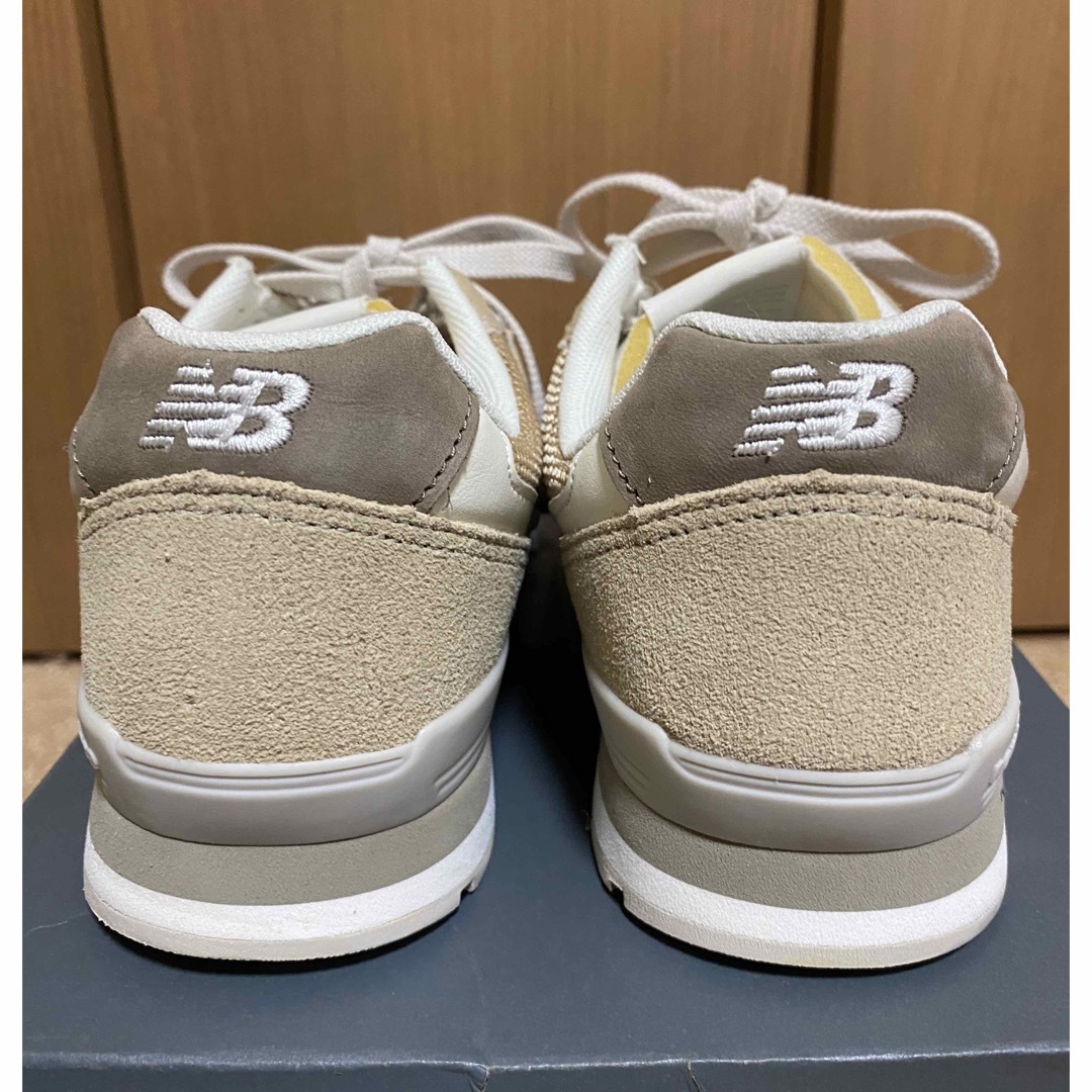 996（New Balance）(キュウキュウロク)の新品未使用　ユナイテッドアローズ　ニューバランス996 23.5㎝　ベージュ レディースの靴/シューズ(スニーカー)の商品写真