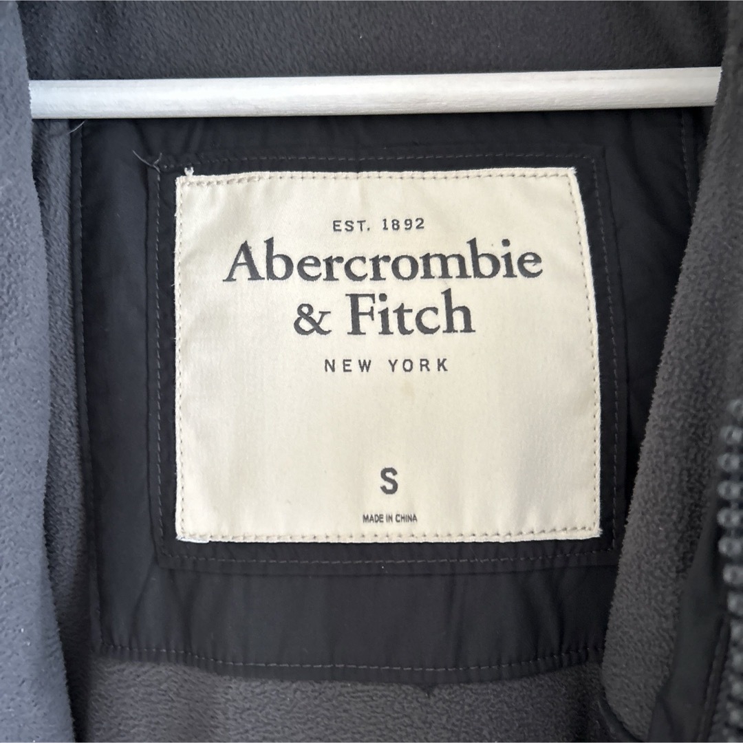 Abercrombie&Fitch(アバクロンビーアンドフィッチ)のアバクロ　ダウン　S メンズのジャケット/アウター(ダウンジャケット)の商品写真