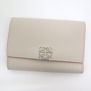 ロエベ(LOEWE)の【LOEWE】ロエベ 3つ折り財布 アナグラム レザーベージュ×シルバー金具 262249/kt09700md(財布)