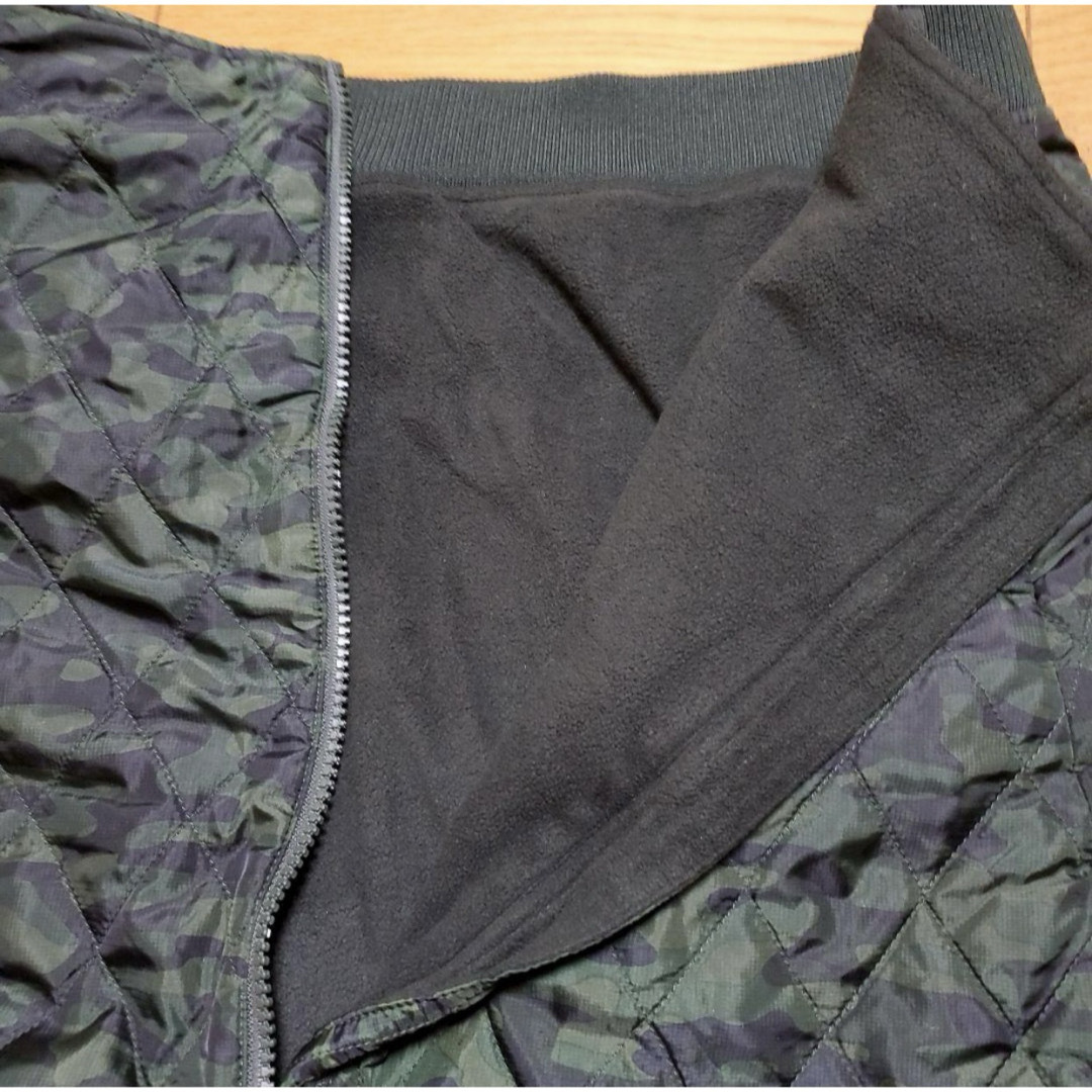 UNIQLO(ユニクロ)の最終お値下げ！ユニクロ　キルティング&裏フリーススカート　アーミー、カモフラ柄 レディースのスカート(ひざ丈スカート)の商品写真