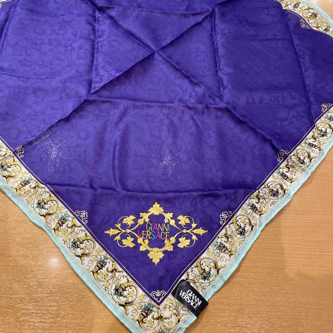 Gianni Versace - ジャンニヴェルサーチハンカチBの通販 by Gianni Versace - ジャンニヴェルサーチハンカチBの通販 by