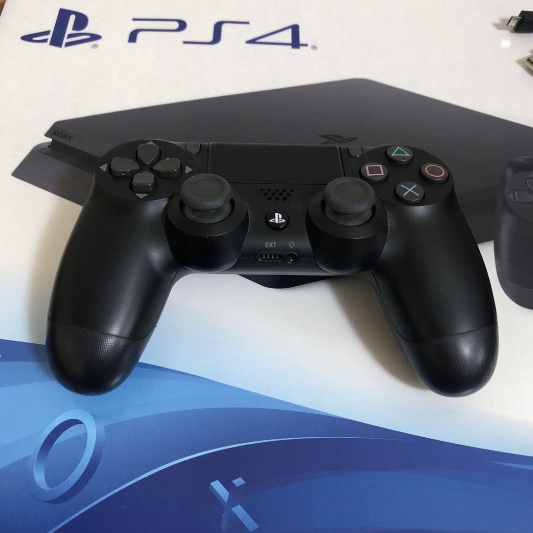 PlayStation4(プレイステーション4)のPlayStation4 モンスターハンターワールド エンタメ/ホビーのゲームソフト/ゲーム機本体(家庭用ゲーム機本体)の商品写真