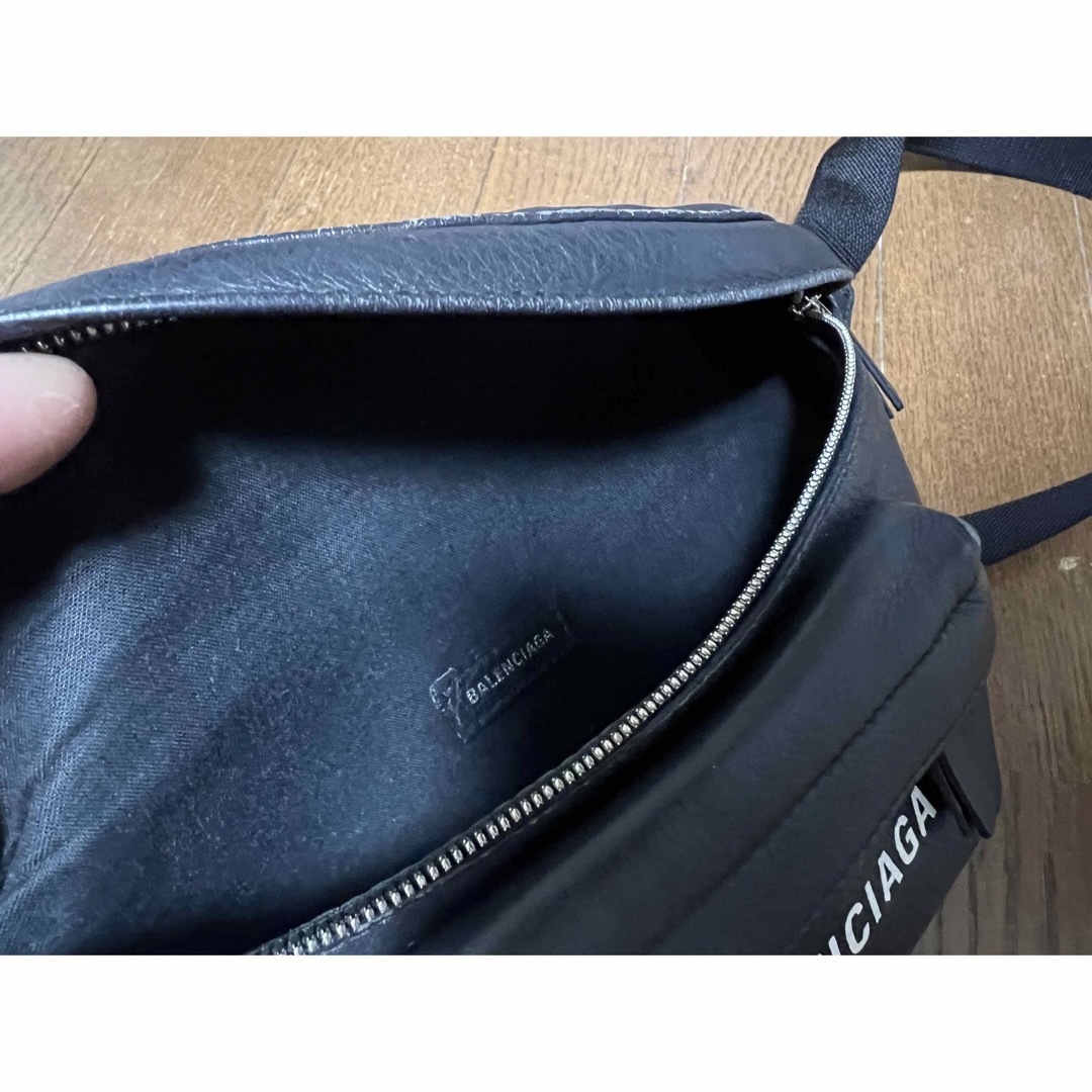 BALENCIAGA BAG(バレンシアガバッグ)の【BALENCIAGA】バック メンズのバッグ(ボディーバッグ)の商品写真