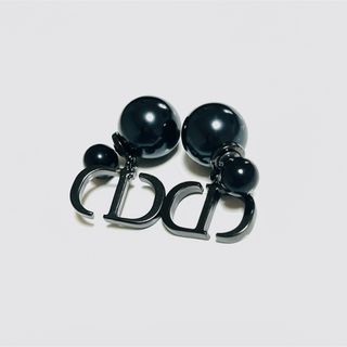 Christian Dior(ピアス ・ ブラック/黒色系)のフリマアイテム一覧 Christian Dior(ピアス ・ ブラック/黒色系)のフリマアイテム一覧