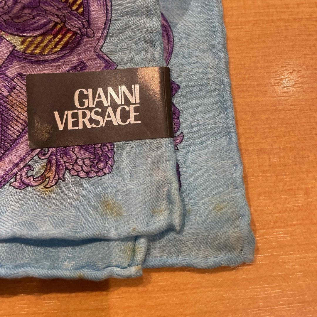 Gianni Versace(ジャンニヴェルサーチ)のヴェルサーチハンカチC難あり レディースのファッション小物(ハンカチ)の商品写真